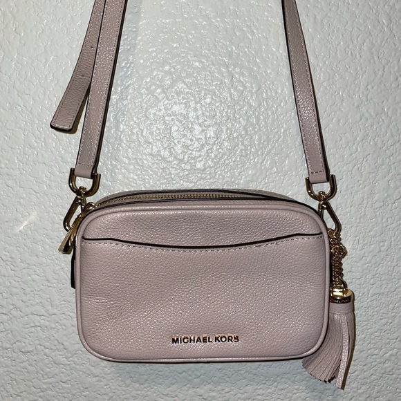 Michael Kors pink purse - Picture 1 of 3